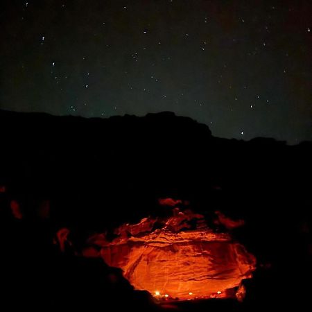 Отель Bedouin Cave Wadi Rum Campsite Экстерьер фото