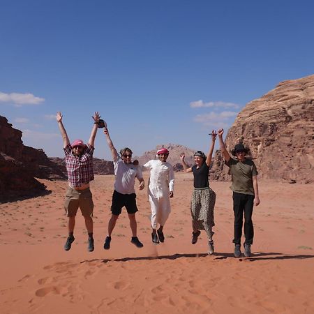 Отель Bedouin Cave Wadi Rum Campsite Экстерьер фото