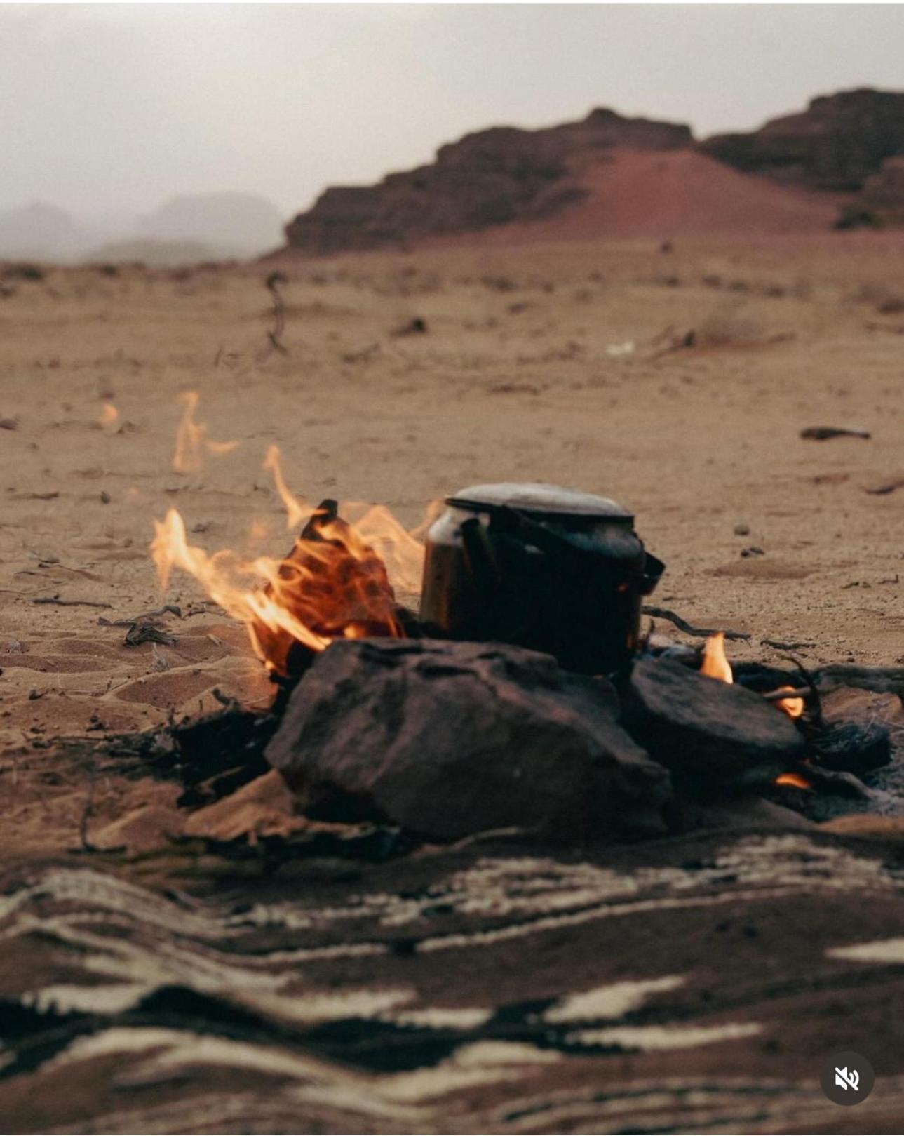 Отель Bedouin Cave Wadi Rum Campsite Экстерьер фото