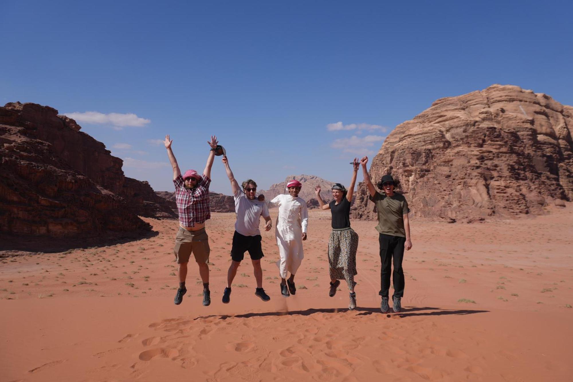 Отель Bedouin Cave Wadi Rum Campsite Экстерьер фото